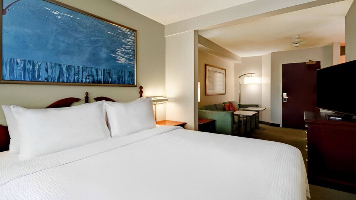 Buford House | Prestige for an Ideal Vacation! W/ Free WiFi