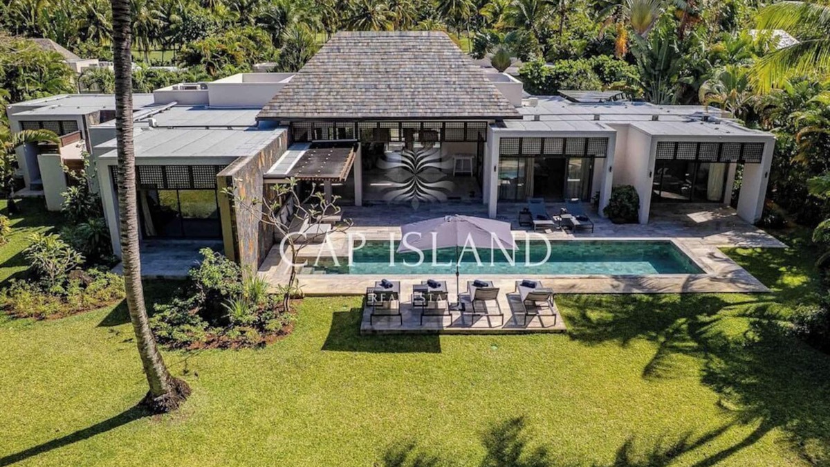 Grand River South East House | Prestigious 4-bedroom en-suite villa on the Golf d'Anahita