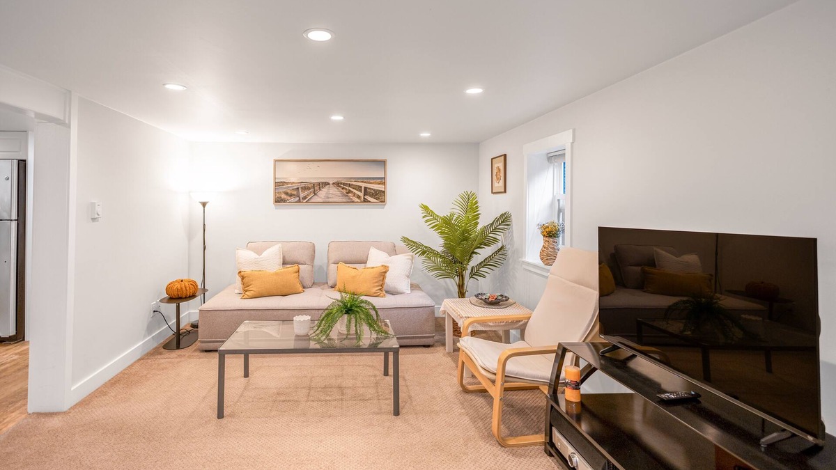 West Point Grey House | Prestigious 2 Bedrooms 2 Baths in West Point Grey