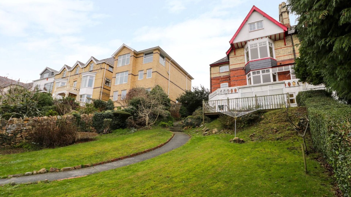 Bont Newydd House | PRESWYLFA, pet friendly, character holiday cottage in Caernarfon