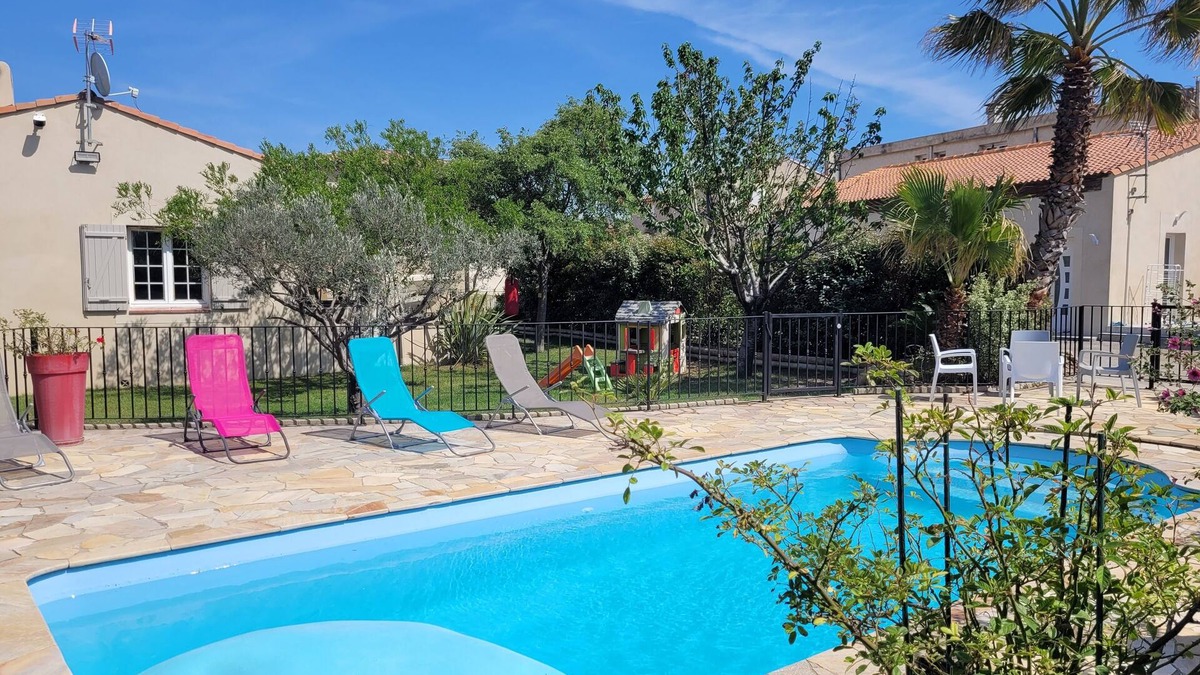 Chateauneuf-les-Martigues Villa | Pretty villa for 7 people with swimming pool and summer kitchen, 10 minutes from the sea!
