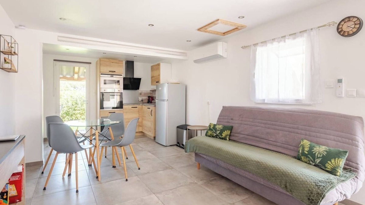 Chateauneuf-les-Martigues House | Pretty little house close to the Côte Bleue, in a quiet location with small private garden.