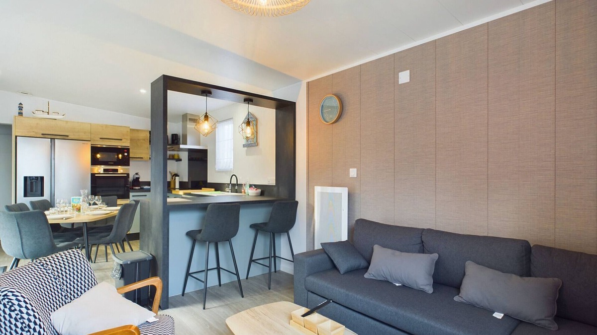 Saint-Gilles-Croix-de-Vie Ski Chalet | Pretty chalet for 6, heated swimming pool all year