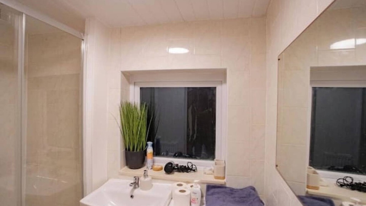 Gillingham House | Prettide Suite- 1 free parking