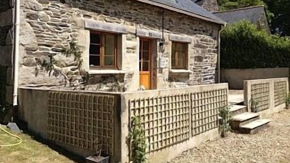 Trebrivan House | Pretty Brittany Cottage