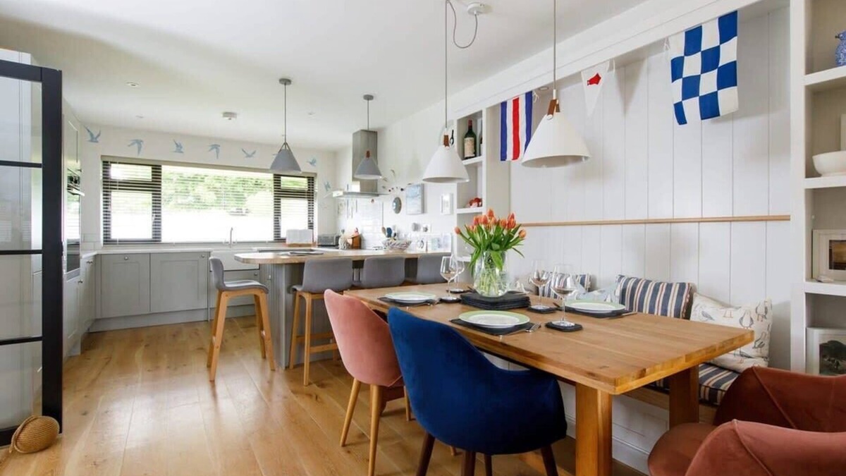 Bosham House | Pretty Coastal Home in Bosham, Close to Water
