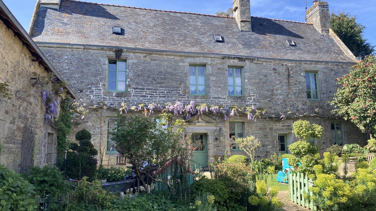 Melgven Cottage | Pretty cottage in a charming fifteenth century south finistere mansion