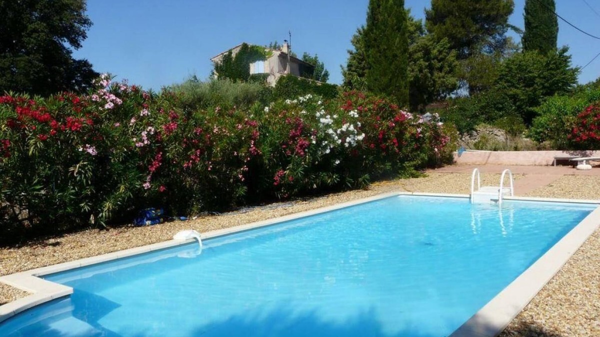 Montfort-sur-Argens House | PRETTY COUNTRY HOUSE IN PROVENCE NEAR BRAD & GEORGE!