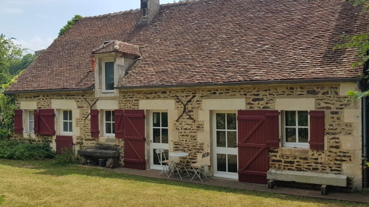 Diges House | Pretty country house with large garden