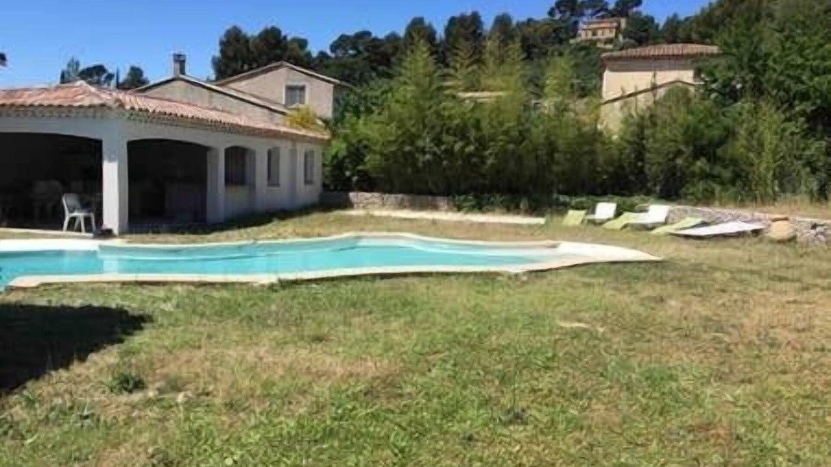 Les Caillols House | Pretty haven of peace with pool