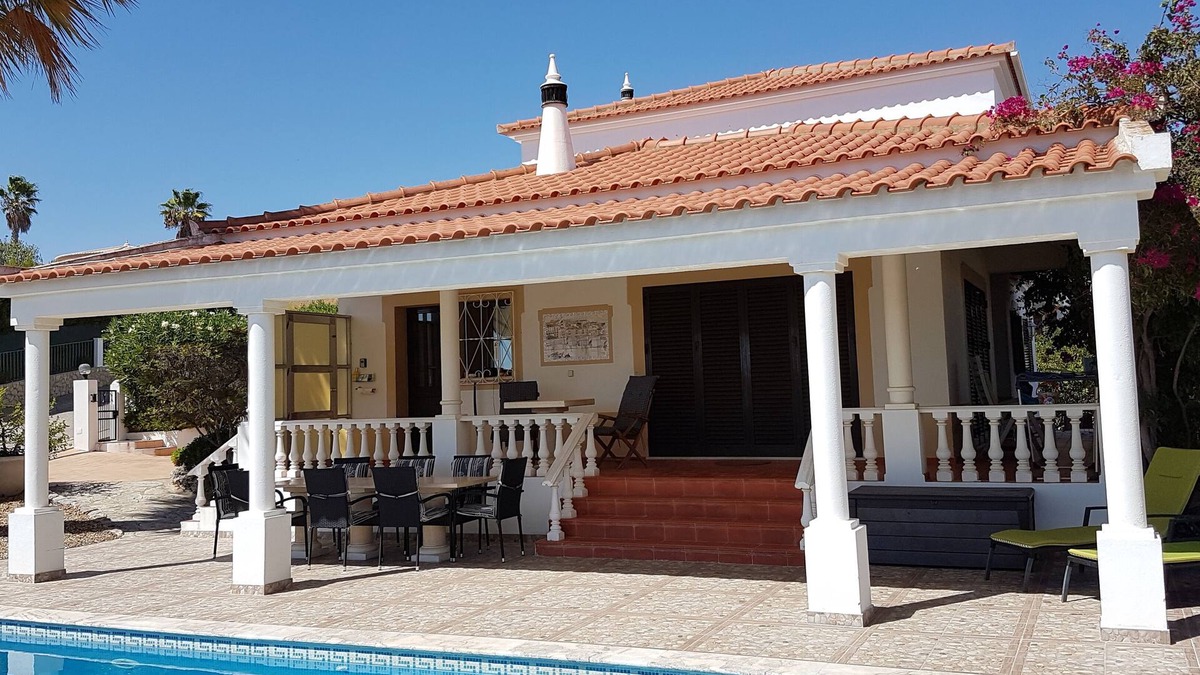 Castro Marim House | Pretty holiday home with pool and garden for the whole family from 2 to 8 pax