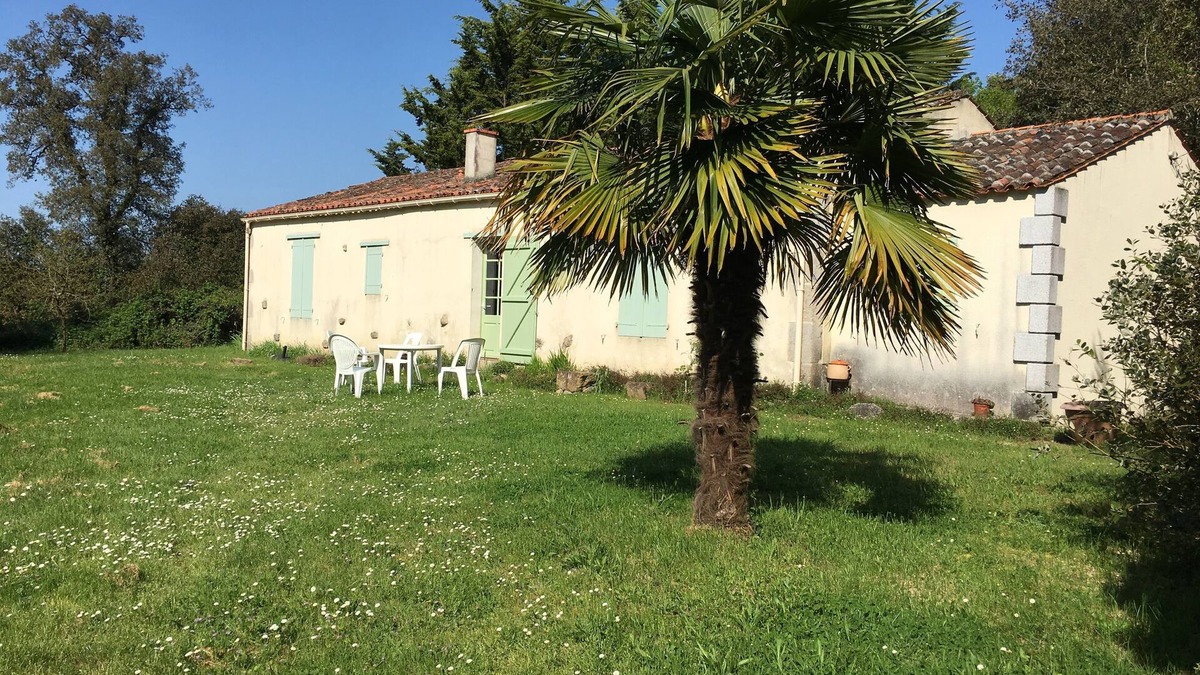 Avrille House | Pretty house in a nice park