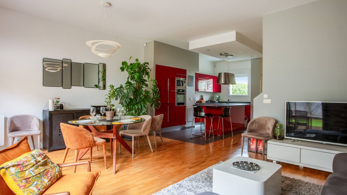 Faubourg de l'Arche House | Pretty house with garden - Welkeys