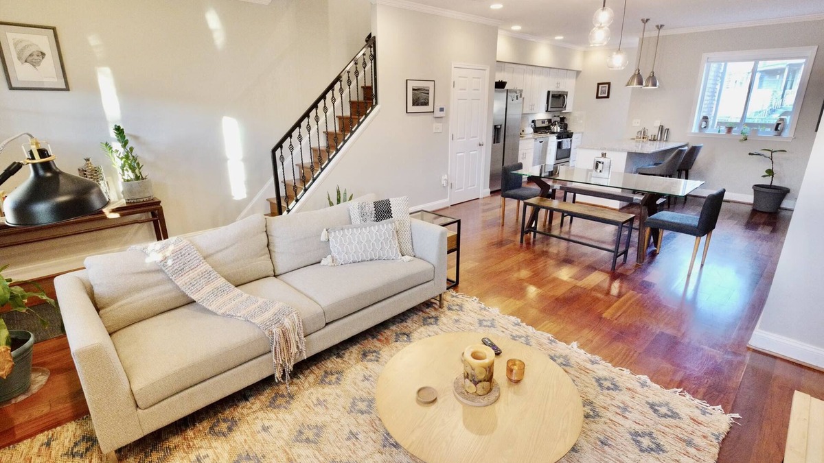 Petworth House | Pretty in Petworth-Walkable to Metro & Restaurants