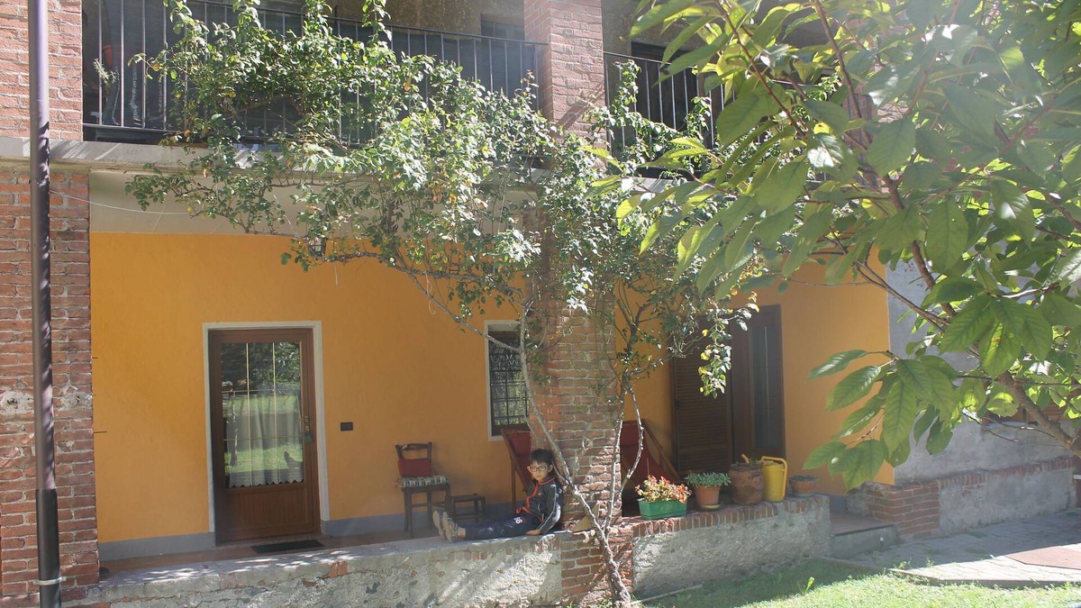 Grand Vert House | pretty independent part of the building with arcade and private garden