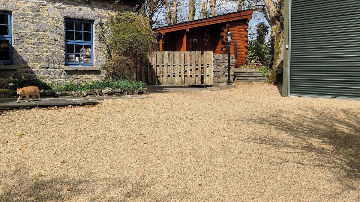 Ballyvaughan Apartment | Pretty little cabin in the heart of the burren