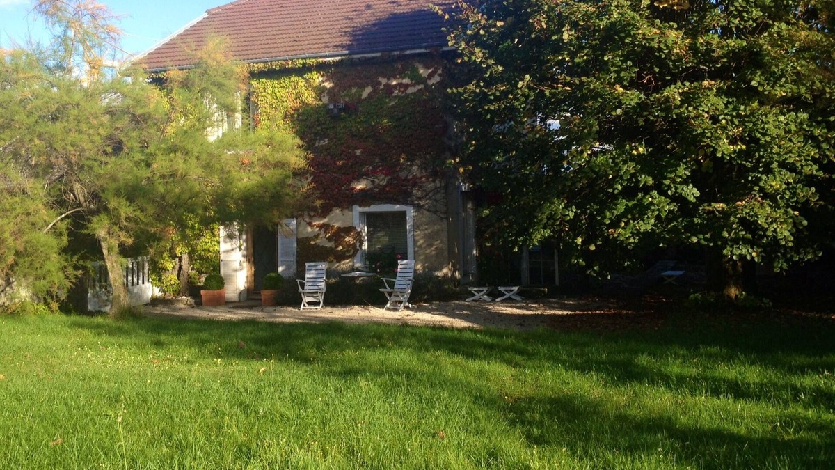 Dijon House | Pretty lodging between town & countryside in park in Dijon, on side of vineyards
