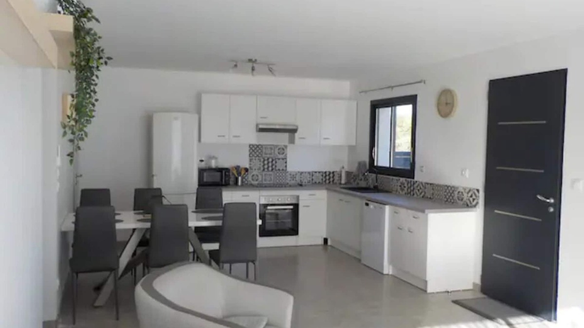 Sorgues Villa | Pretty new 3-bedroom villa at the foot of the vineyards