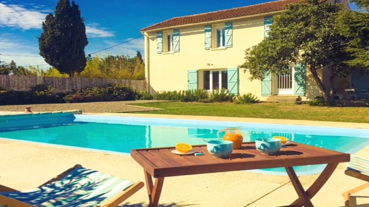 Lezignan-Corbieres House | Pretty old house, in domain with closed garden with trees and private swimming pool