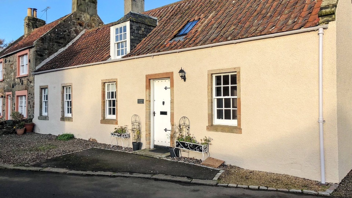 Kilconquhar Cottage | Pretty period cottage with garden in conservation village near Elie
