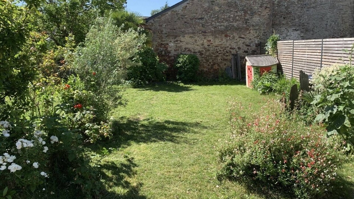 Redon House | Pretty renovated and warm house