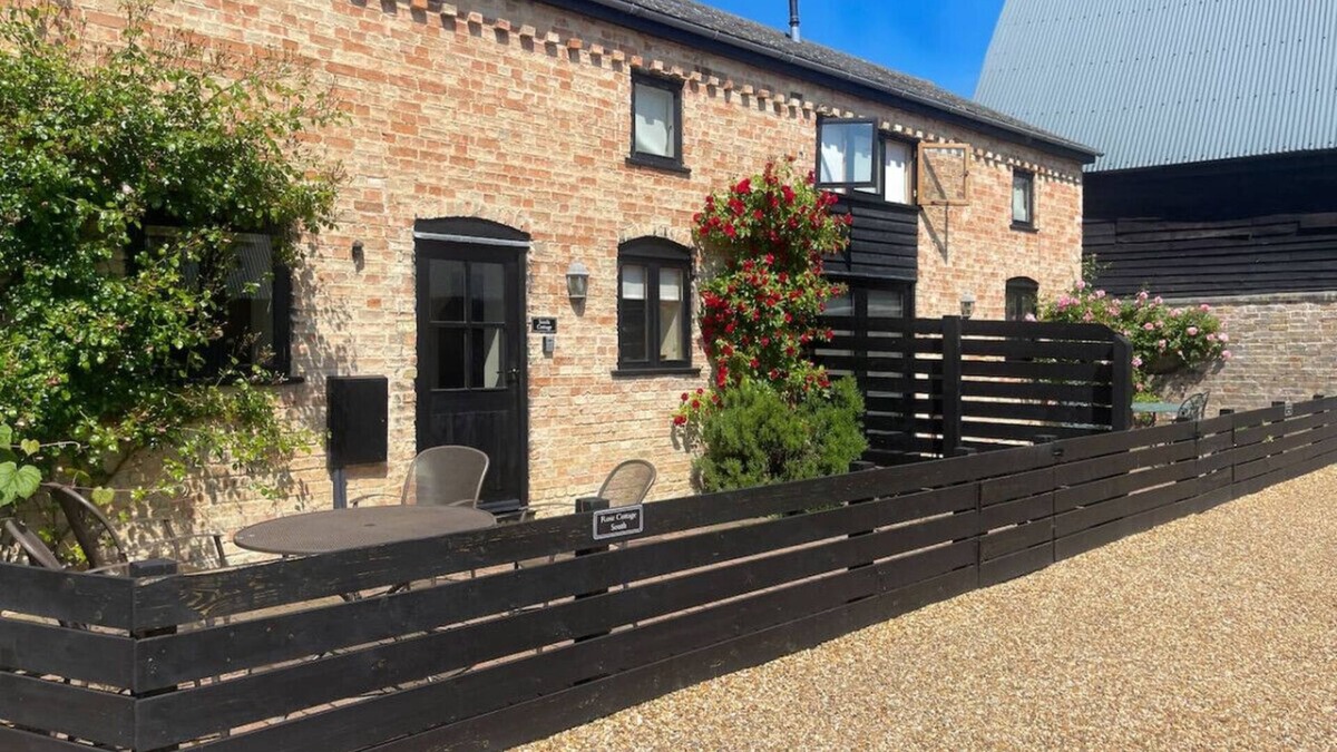 Cambridge Cottage | Pretty, Rural Cottage in charming peaceful village