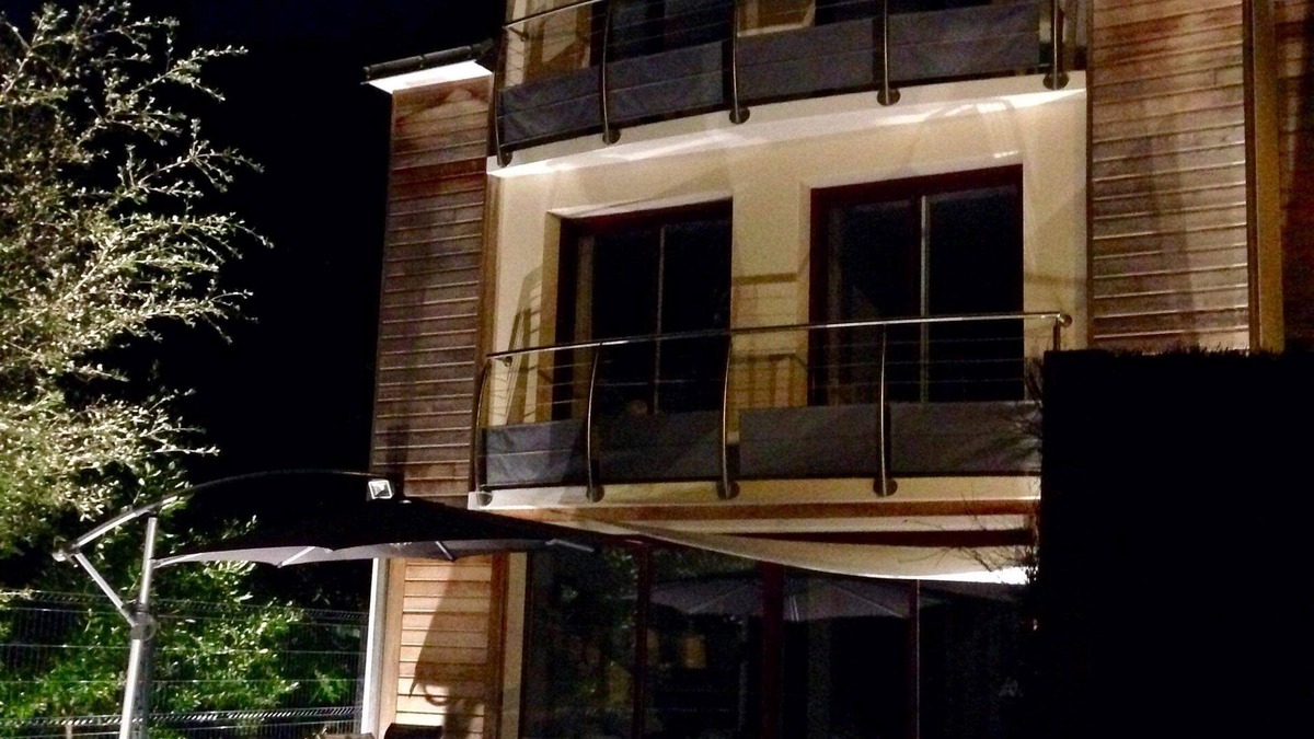 La Turballe Villa | Pretty sea view villa, 30m beach in dead end. 300m downtown & shops.