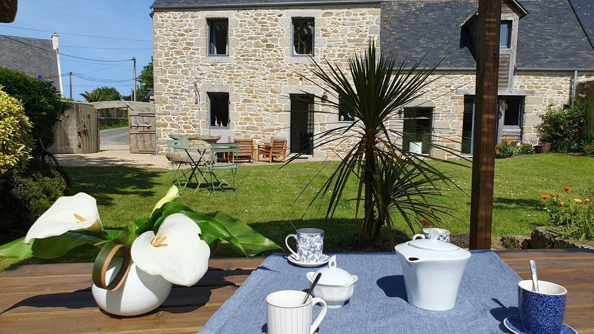 Kerlouan House | Pretty stone house with large garden for 6
