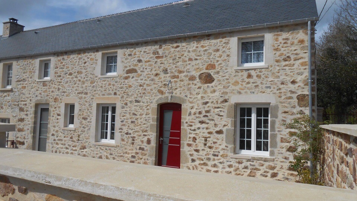 Brix House | Pretty stone house with large flowery grounds, open and green view