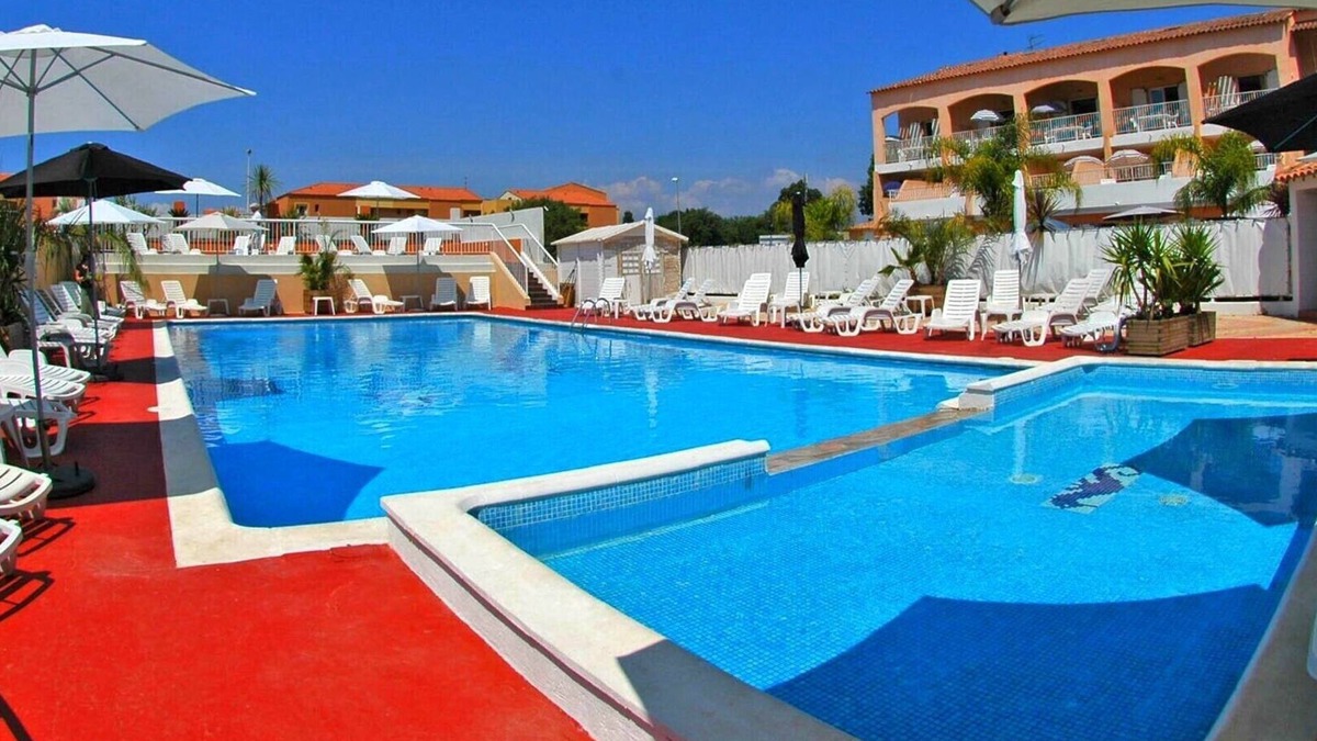 Les Bormettes Apartment | Pretty T2 (1 bedroom) 4 pers. 250m from the SEA with HEATED SWIMMING POOL and TENNIS (1)