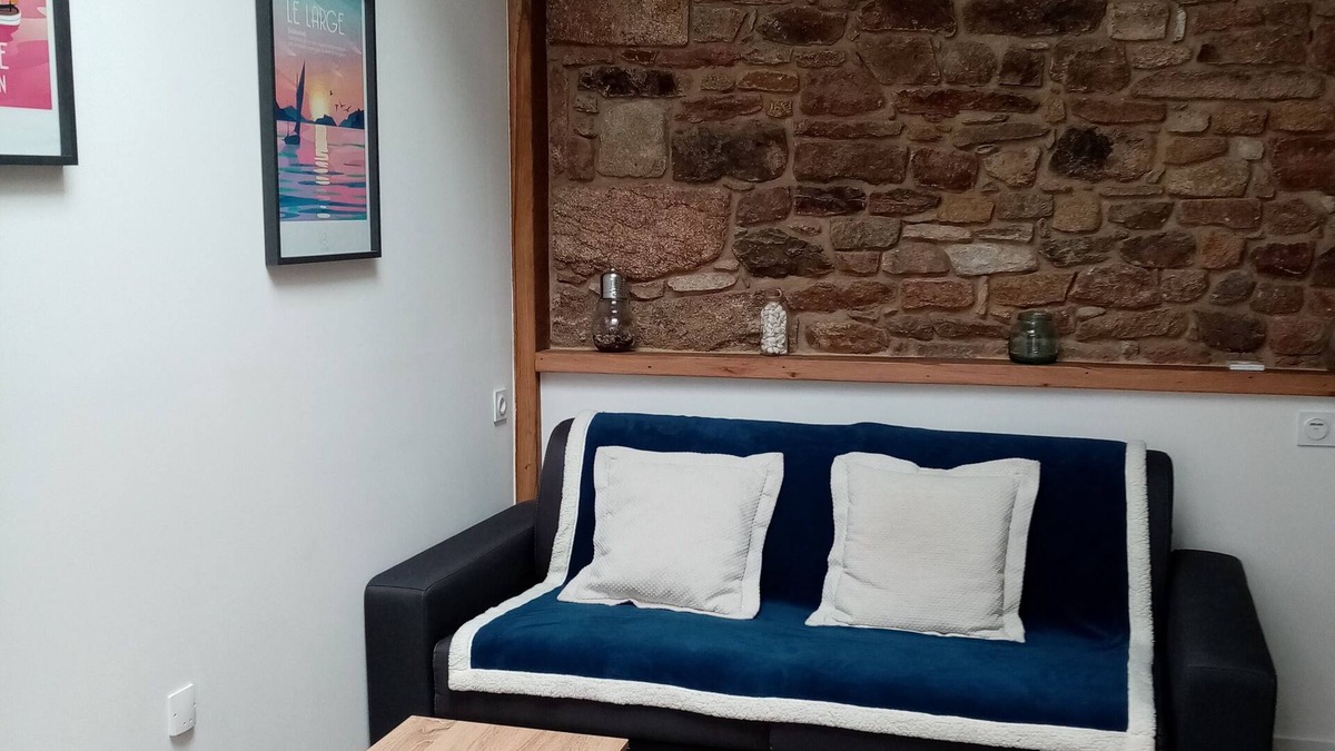 Hennebont Apartment | PRETTY T2 ON THE GROUND FLOOR, INDEPENDENT, QUIET, REFURBISHED, WITH TERRACE