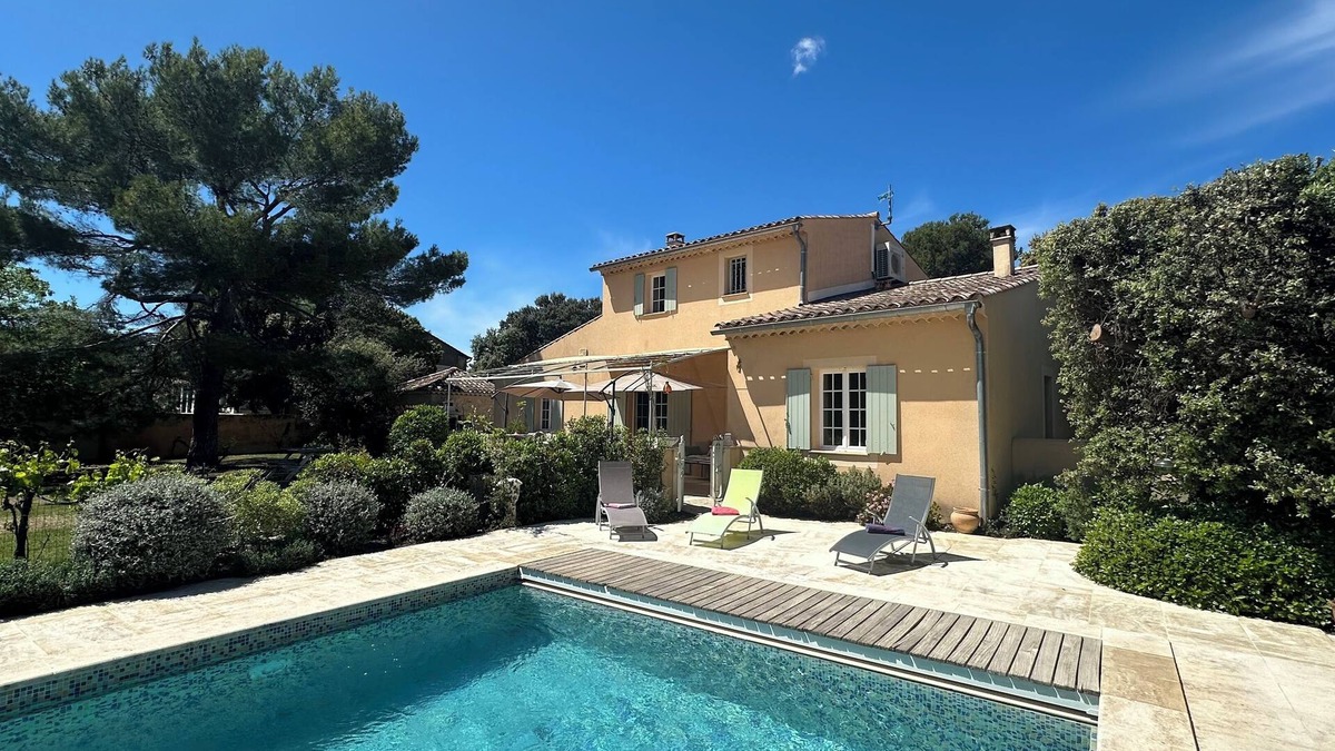 Cadenet House | Pretty vacation home with swimming pool in Provence, sleeps 8, near Lourmarin