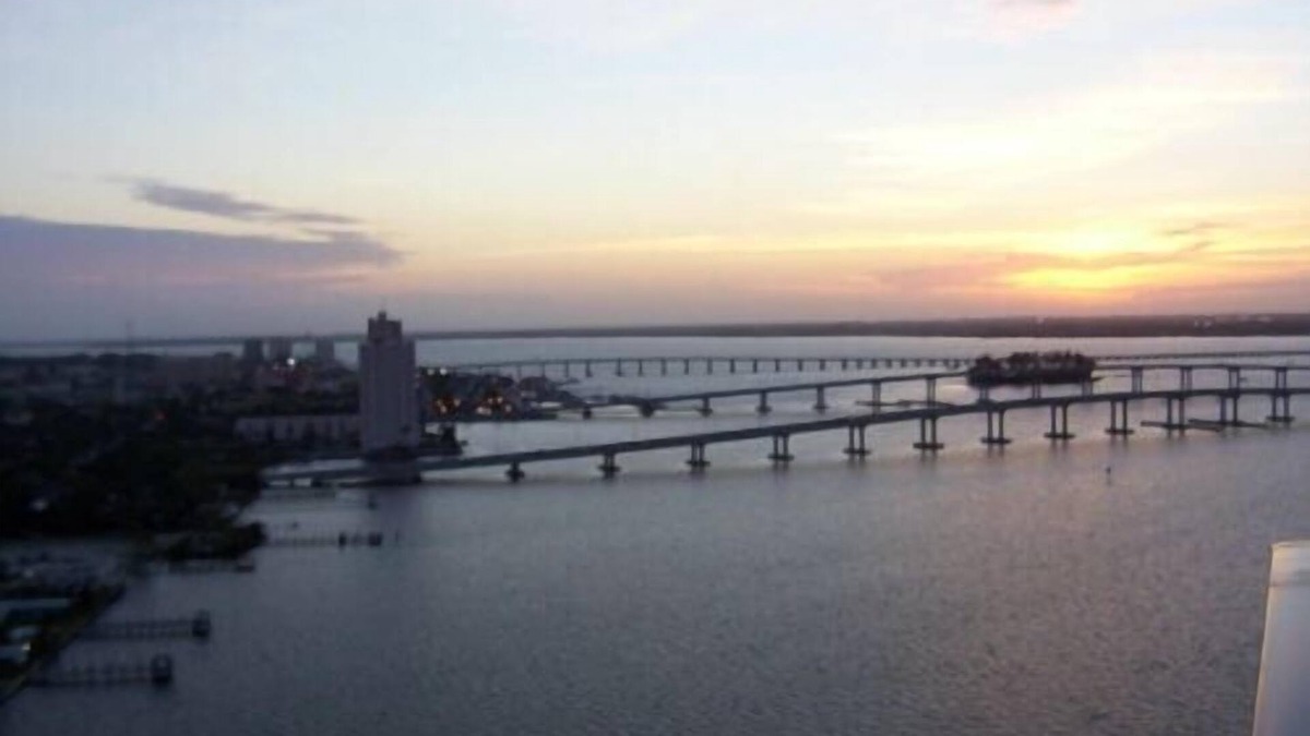 Edgewood Condo | *PRICE DROP*Monthly Specials* Penthouse Waterfront