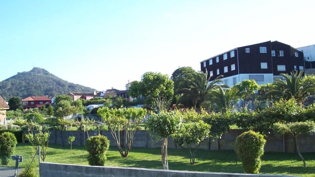 Salcidos Apartment | PRICE MADNESS IN THE RIAS BAJAS: APARTMENT FOR 4 WITH PARKING AND SWIMMING POOL.