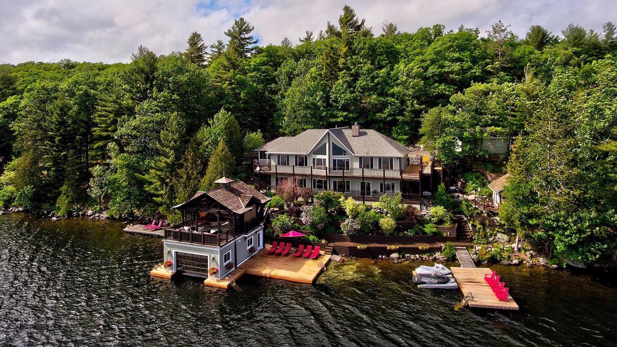 Rosseau Villa | Priceless views at this 4 bed, 3 bath cottage + bunkie + boathouse!