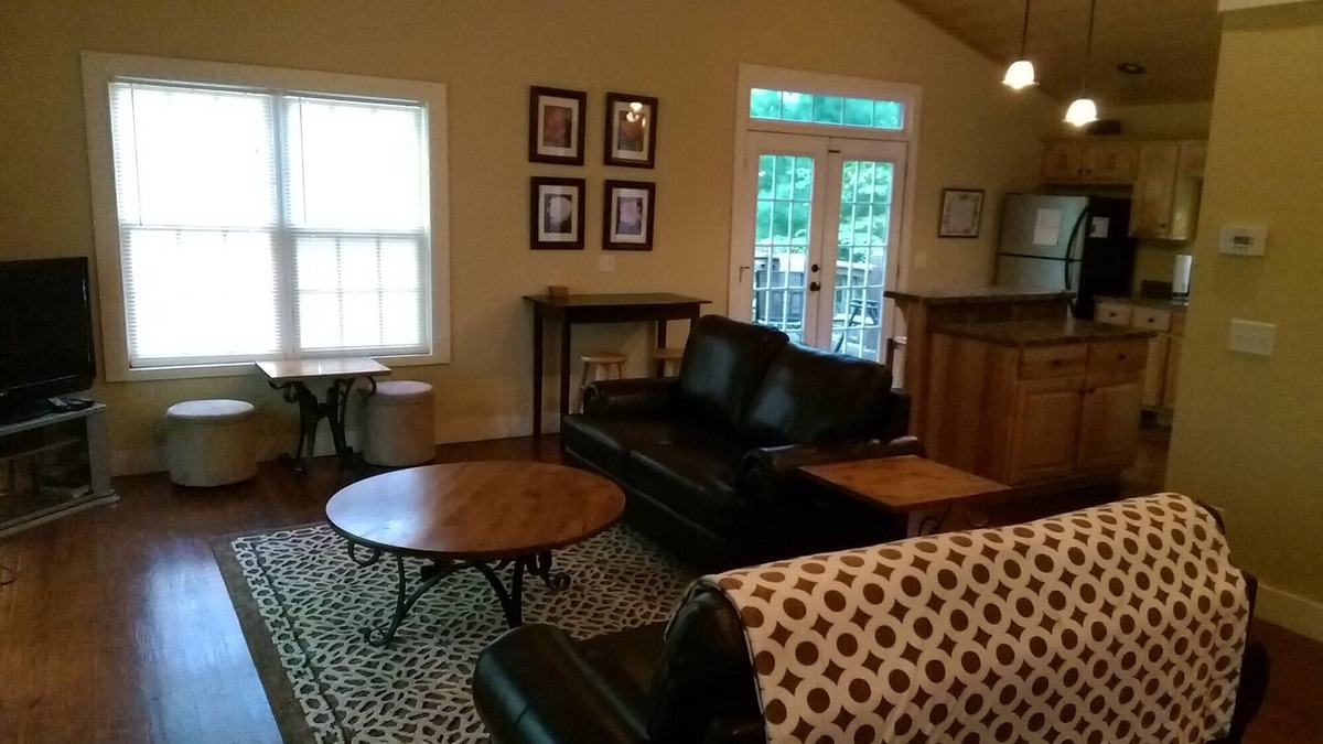 Screamer Mountain Cottage | Prices reduced for winter season! 5 star ratings at the Views, large deck, Wifi