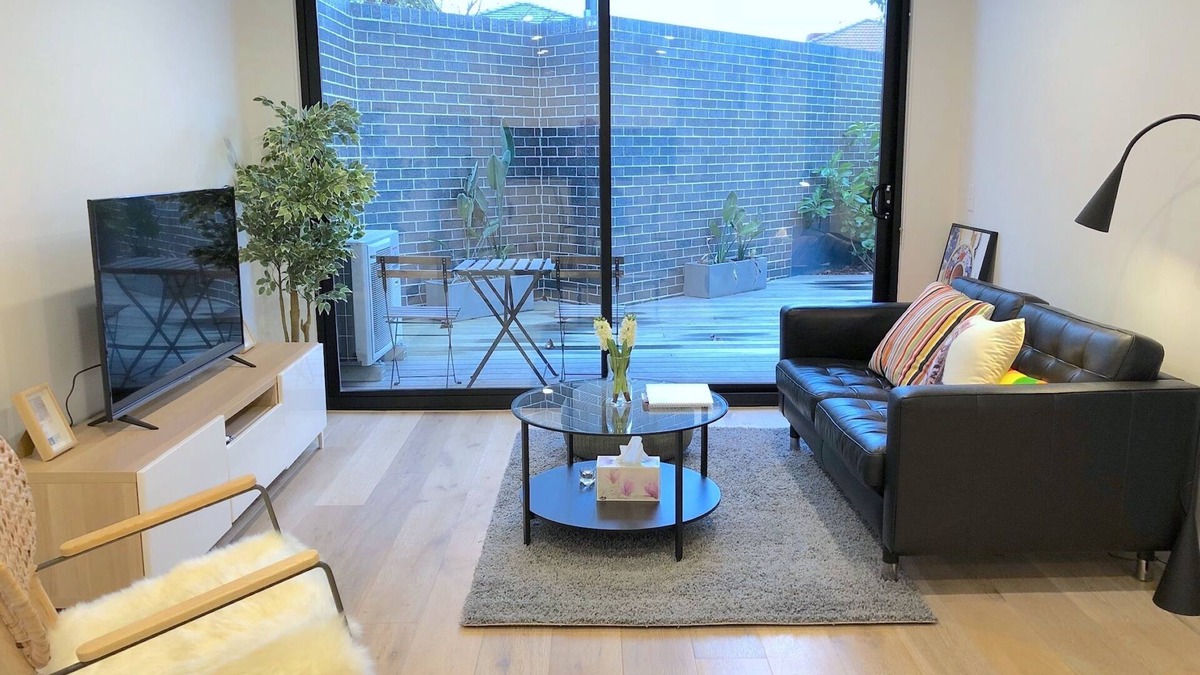 Bentleigh Apartment | Pride Benleigh Apartment with Garden