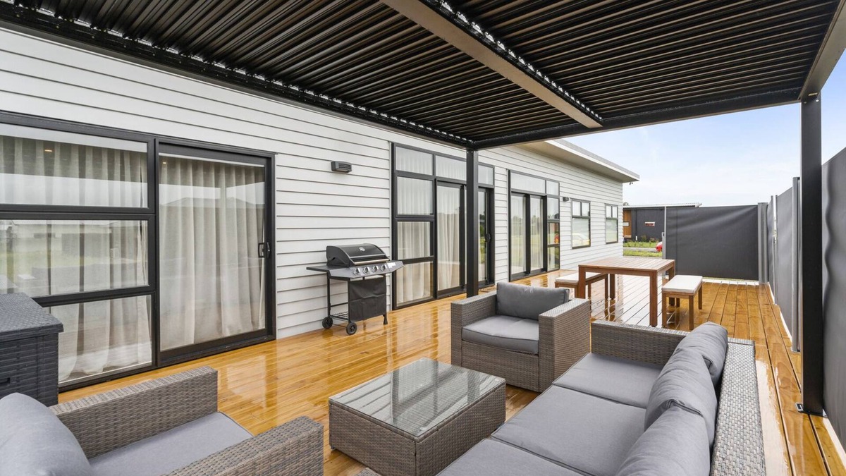Martinborough House | Pride of Pinot - Martinborough Holiday Home