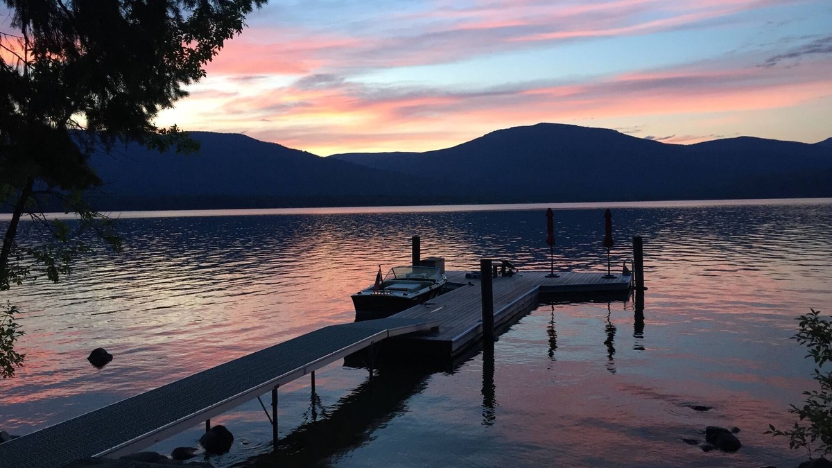 Priest River Cabin | Priest Lake Cabin : Private Dock and Beach : Sleeps 10+ : Pets OK