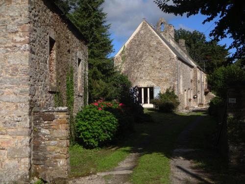 Brix Bed & Breakfast | Prieure St Pierre de La Luthumiere