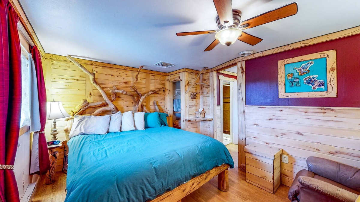 Cedaredge Cabin | Primary suite cabin, mountain view, hot tub access