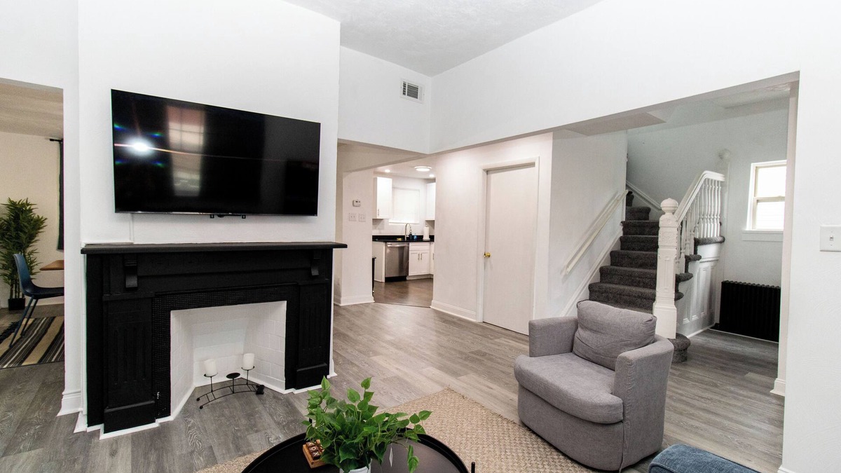 Greenfield House | Prime 5-Bed: Hot Tub, PITT, CMU, Schenley Park