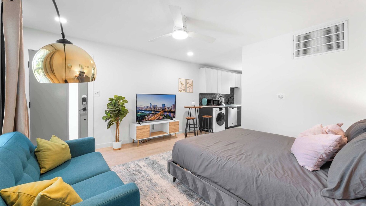 Pleasant Valley Apartment | Prime Area Chic 1BR, Fast WiFi, 7 Min to Downtown