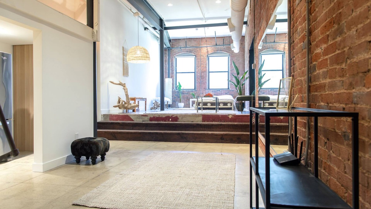Downtown Los Angeles Apartment | Prime area of Beautiful Arts District with the top Restaurants around