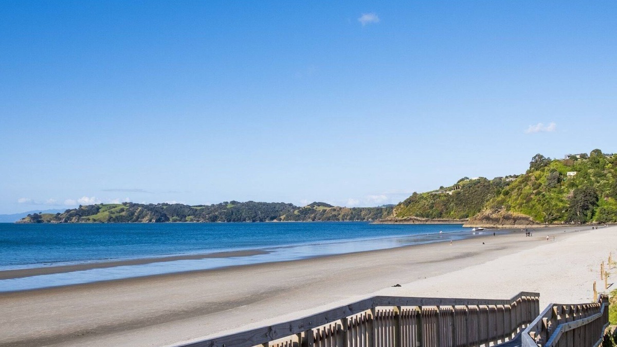 Onetangi House | Prime beachfront position on Waiheke Island.