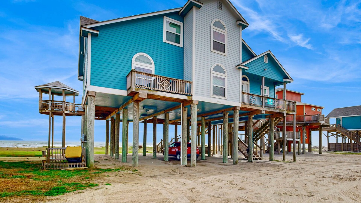 Gilchrist House | Prime | Beachfront | Private Gazebo | Sleeps 14