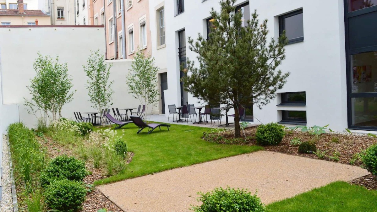 Perrache Apartment | Prime Confluence District Retreat: Modern Amenities