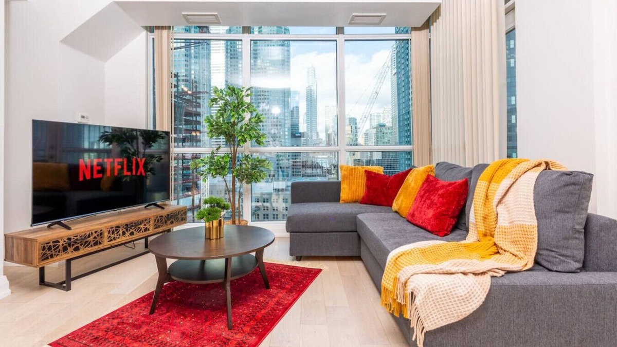 Central Waterfront Hotel | Prime Downtown 2BR - 5 Min to Scotiabank Arena