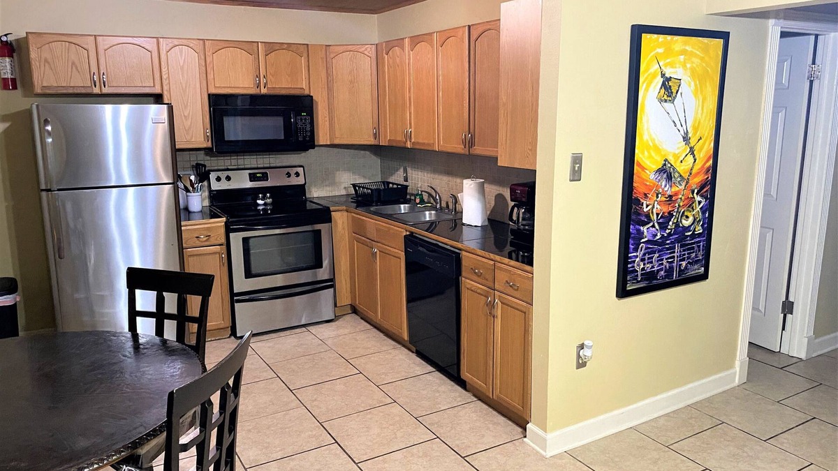 Beauregard Town Historic District Condo | Prime Downtown Spot 1 Block to Mississippi River Walk, 5 min to LSU