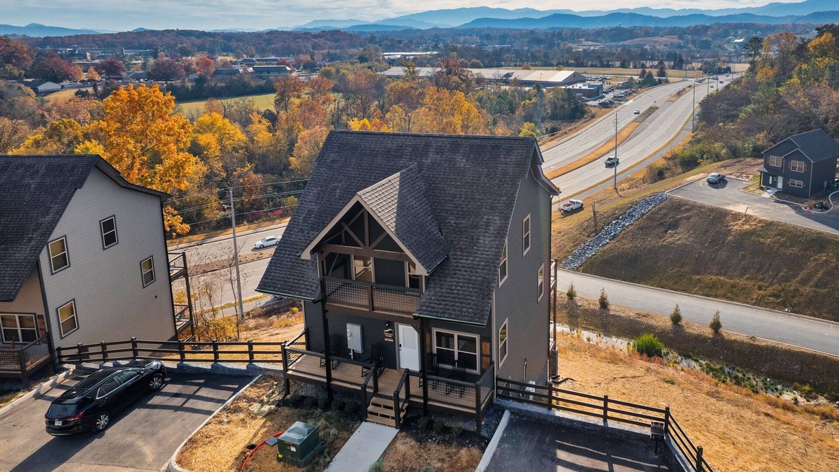 Sevierville Cabin | Prime Fall Escape Indoor Pool Tub, Views & Dogs